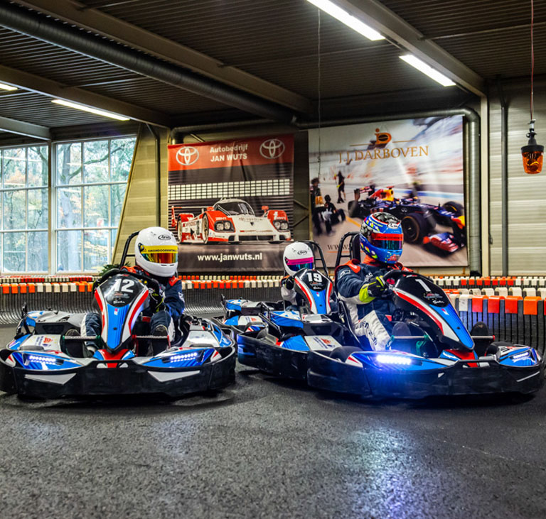 Verticale uitsnede van karten en bowlen, specifiek geoptimaliseerd voor mobiele weergave.